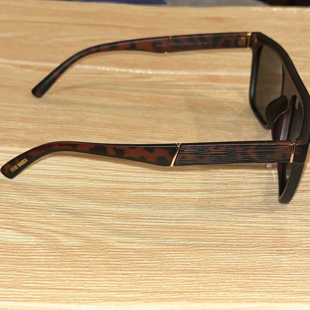 Steve Madden Bosco Tortoise Shell Sunglasses EUC